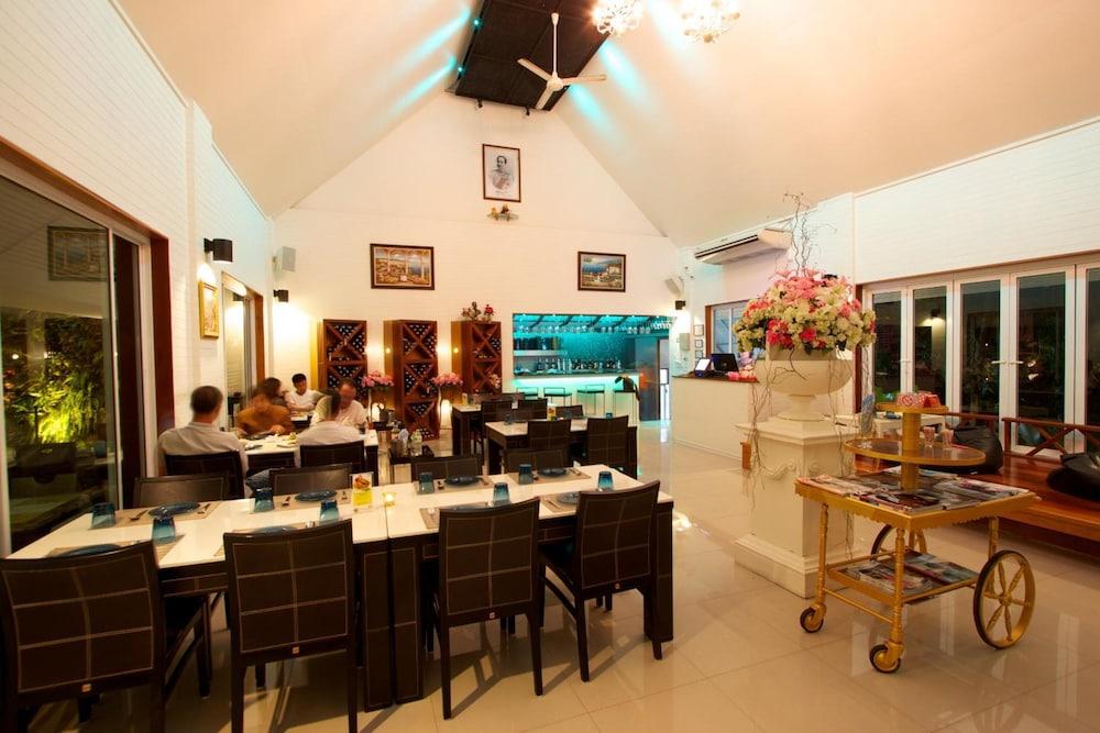 Charn Residence Bang Saen Ngoại thất bức ảnh