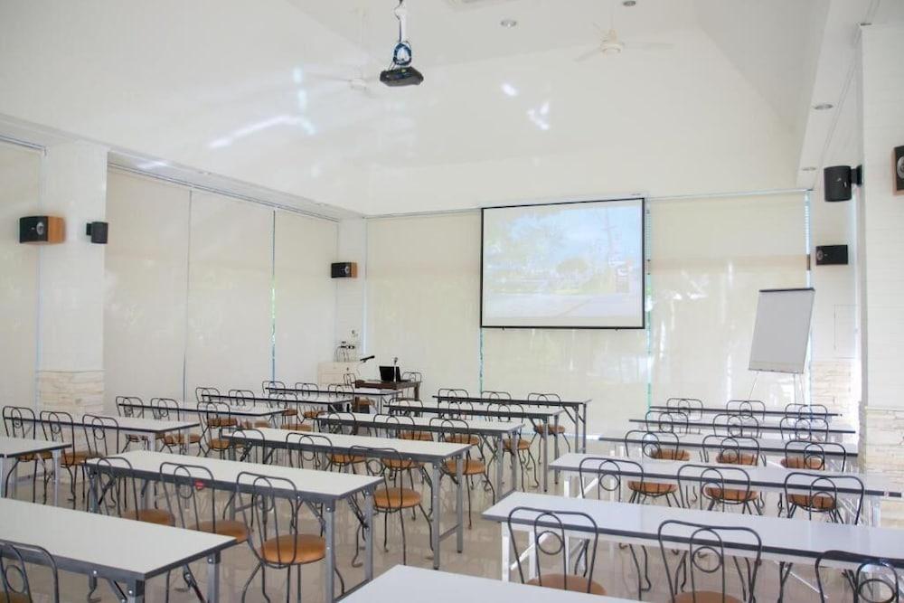 Charn Residence Bang Saen Ngoại thất bức ảnh