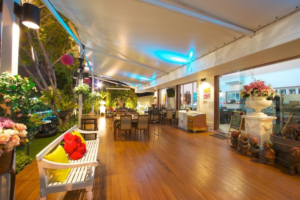 Charn Residence Bang Saen Ngoại thất bức ảnh