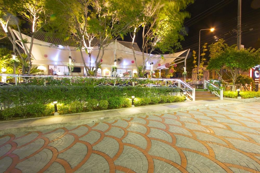 Charn Residence Bang Saen Ngoại thất bức ảnh