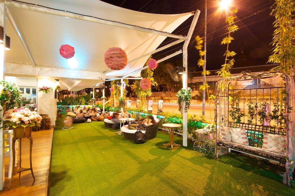 Charn Residence Bang Saen Ngoại thất bức ảnh
