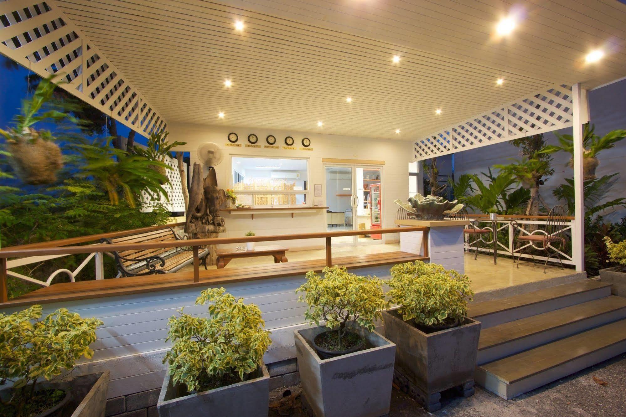Charn Residence Bang Saen Ngoại thất bức ảnh