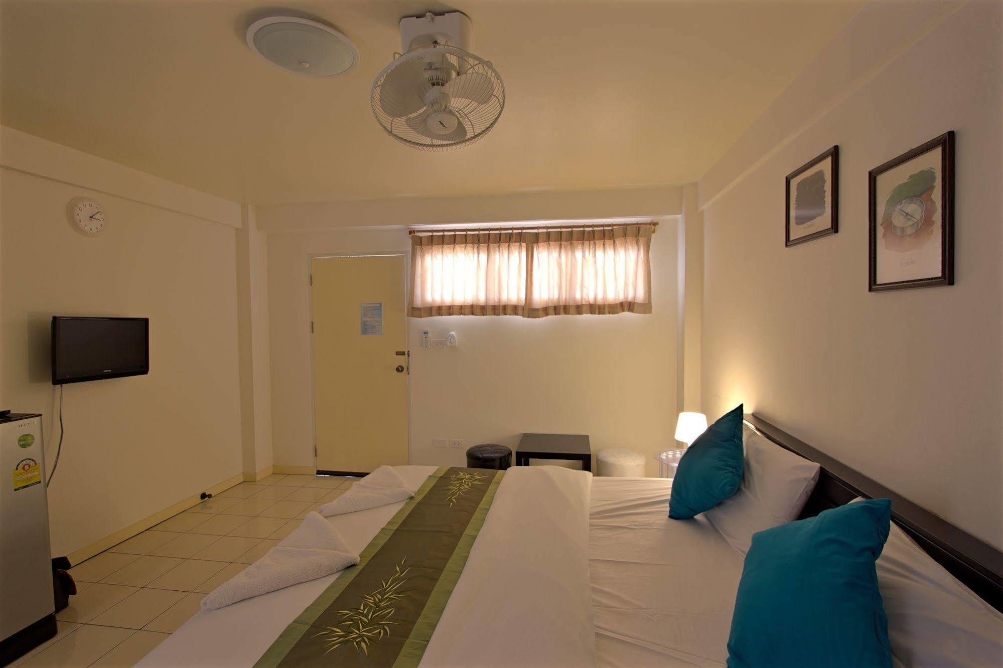 Charn Residence Bang Saen Ngoại thất bức ảnh
