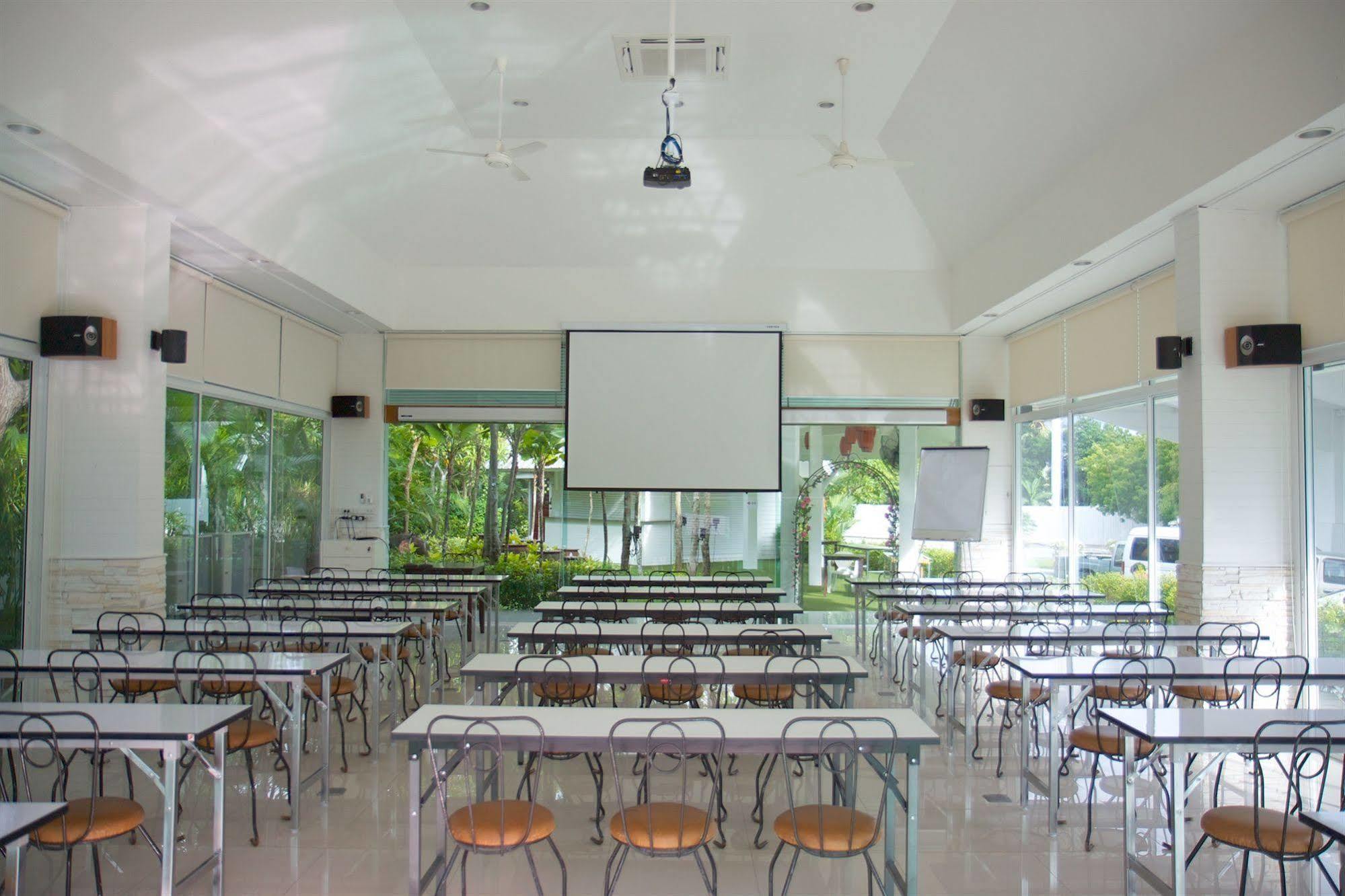 Charn Residence Bang Saen Ngoại thất bức ảnh